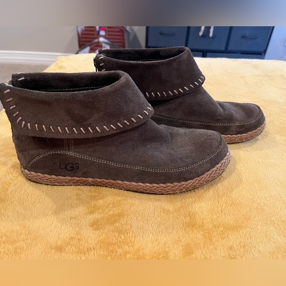 Ugg Varney Amphora Booties size 8 - Picture 8 of 8